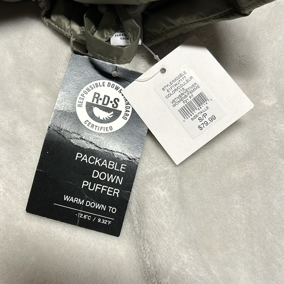 Sage green lightweight packable puffer - Picture 2 of 2